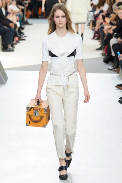 Look 10